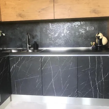 Hedonist-luxury 2 Bedroom With Private Hot Tub, Garden And Free Parking Apartment