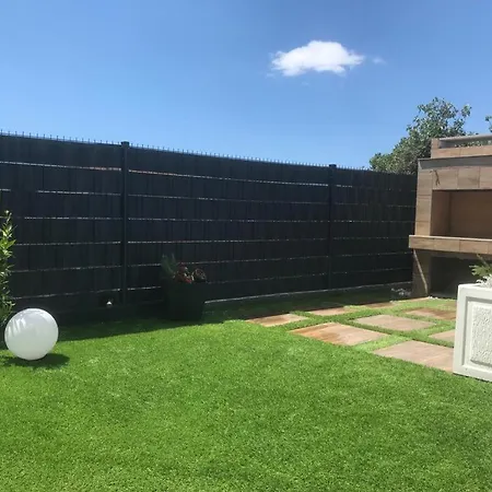 Hedonist-luxury 2 Bedroom With Private Hot Tub, Garden And Free Parking Apartment