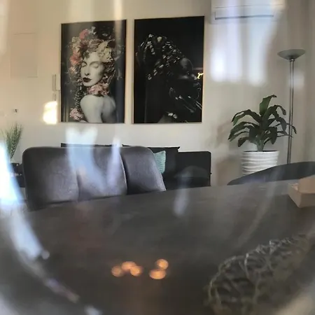 Hedonist-luxury 2 Bedroom With Private Hot Tub, Garden And Free Parking 特罗吉尔