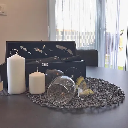 Apartment Hedonist-luxury 2 Bedroom With Private Hot Tub, Garden And Free Parking