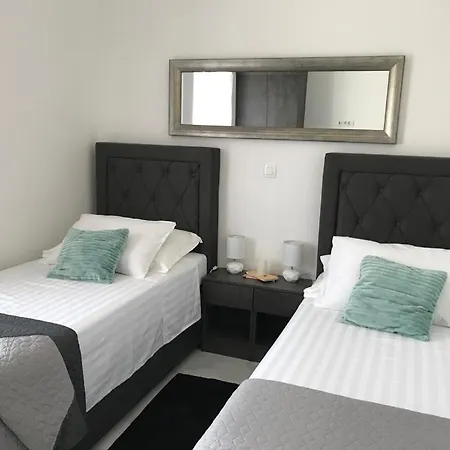 Hedonist-luxury 2 Bedroom With Private Hot Tub, Garden And Free Parking Trogir