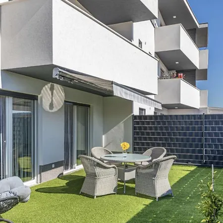 Hedonist-luxury 2 Bedroom With Private Hot Tub, Garden And Free Parking Appartement
