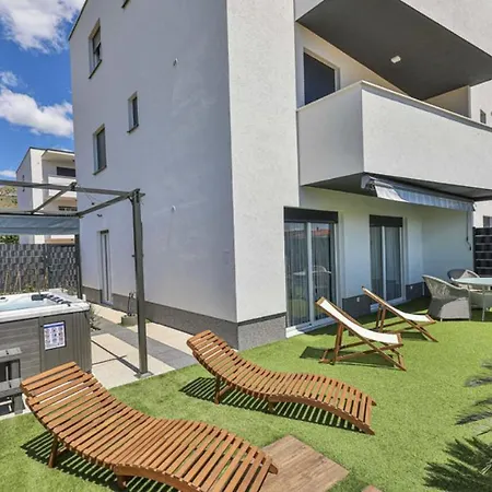Appartement Hedonist-luxury 2 Bedroom With Private Hot Tub, Garden And Free Parking Trogir