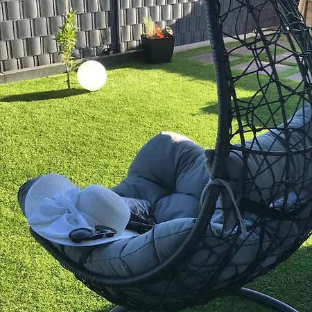 Hedonist-luxury 2 Bedroom With Private Hot Tub, Garden And Free Parking Апартаменты