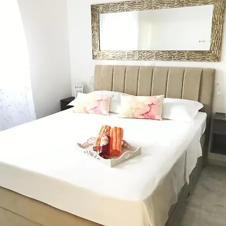 Hedonist-luxury 2 Bedroom With Private Hot Tub, Garden And Free Parking * Трогир