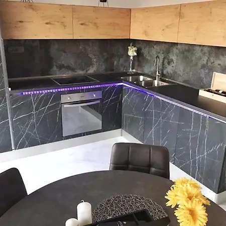 Hedonist-luxury 2 Bedroom With Private Hot Tub, Garden And Free Parking Апартаменты *