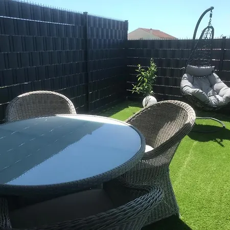 公寓 Hedonist-luxury 2 Bedroom With Private Hot Tub, Garden And Free Parking