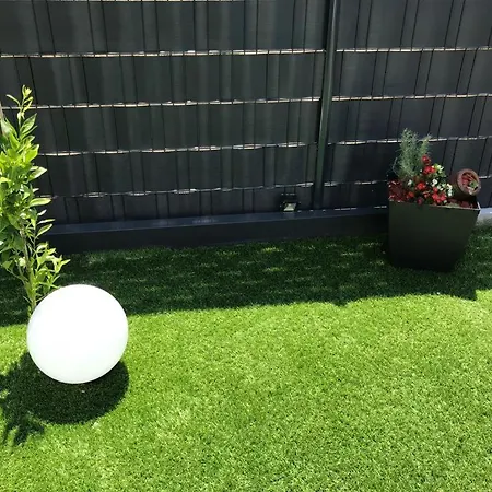 Апартаменты Hedonist-luxury 2 Bedroom With Private Hot Tub, Garden And Free Parking Трогир