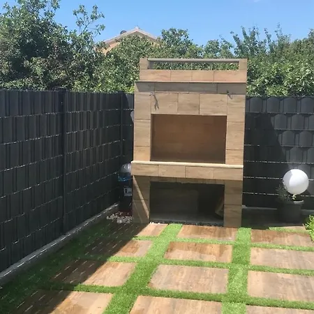 Hedonist-luxury 2 Bedroom With Private Hot Tub, Garden And Free Parking Трогир