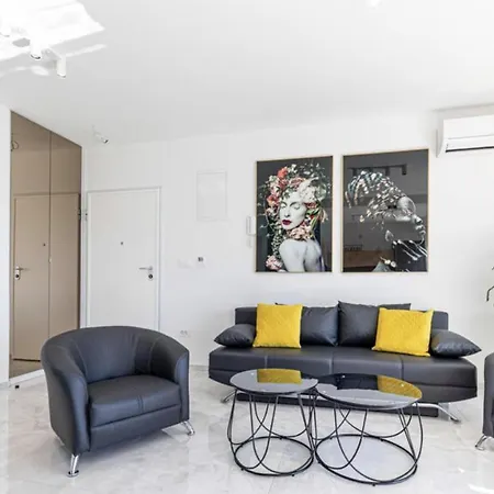 Hedonist-luxury 2 Bedroom With Private Hot Tub, Garden And Free Parking Apartman *