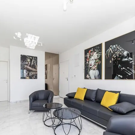 Hedonist-luxury 2 Bedroom With Private Hot Tub, Garden And Free Parking Apartman