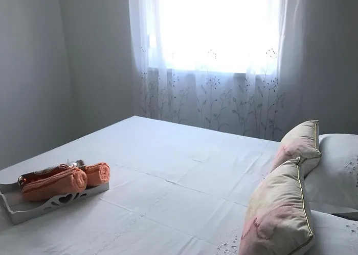 Hedonist-luxury 2 Bedroom With Private Hot Tub, Garden And Free Parking