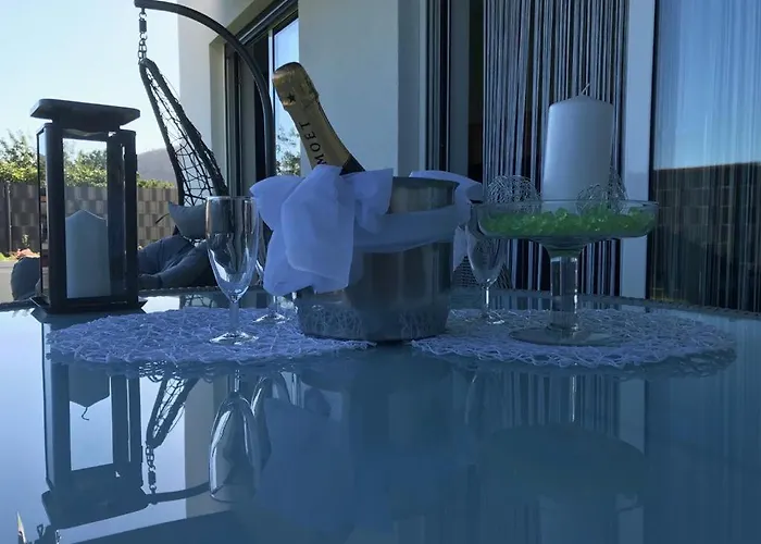 Apartman Hedonist-luxury 2 Bedroom With Private Hot Tub, Garden And Free Parking *