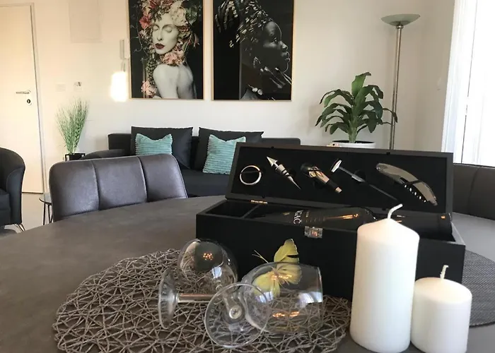 Apartamento Hedonist-luxury 2 Bedroom With Private Hot Tub, Garden And Free Parking