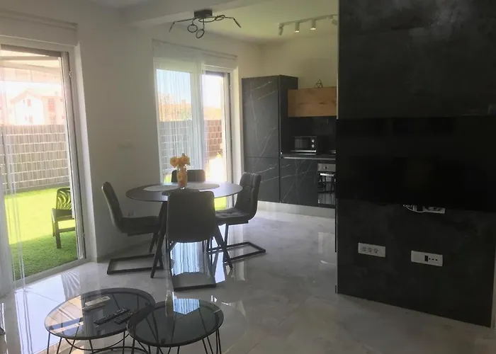 Hedonist-luxury 2 Bedroom With Private Hot Tub, Garden And Free Parking *