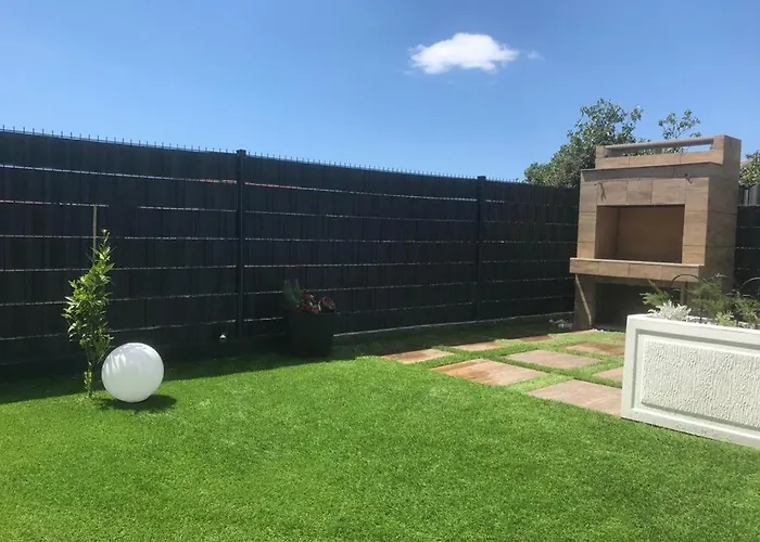 Hedonist-luxury 2 Bedroom With Private Hot Tub, Garden And Free Parking Apartman