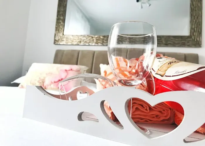 Hedonist-luxury 2 Bedroom With Private Hot Tub, Garden And Free Parking Apartamento Trogir