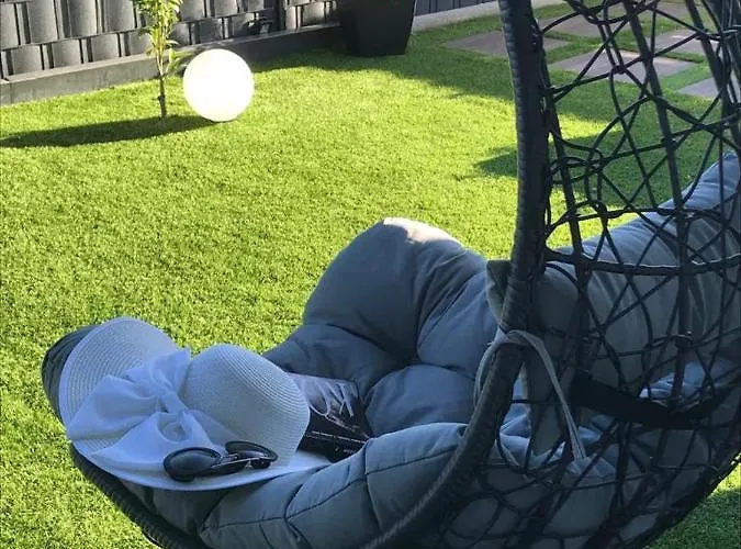 Hedonist-luxury 2 Bedroom With Private Hot Tub, Garden And Free Parking Apartamento