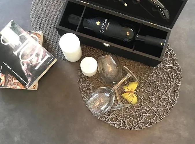 Hedonist-luxury 2 Bedroom With Private Hot Tub, Garden And Free Parking Apartamento *