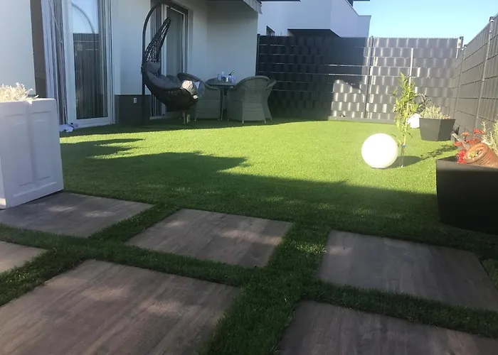 Hedonist-luxury 2 Bedroom With Private Hot Tub, Garden And Free Parking *