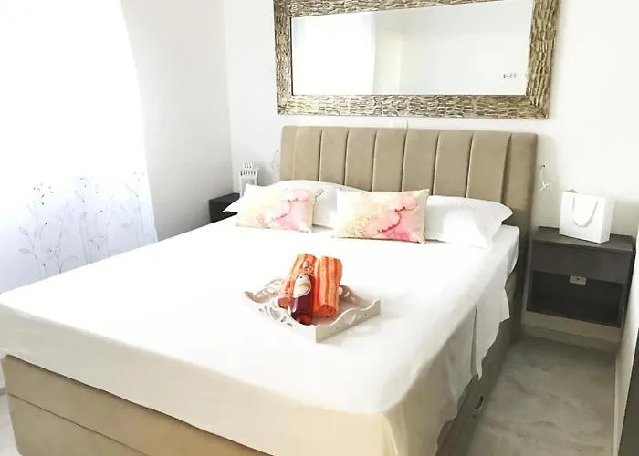 Hedonist-luxury 2 Bedroom With Private Hot Tub, Garden And Free Parking * Trogir