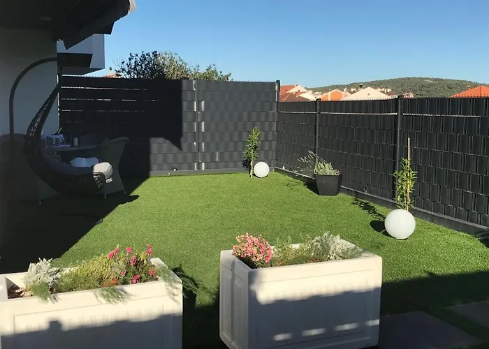 Hedonist-luxury 2 Bedroom With Private Hot Tub, Garden And Free Parking * Trogir