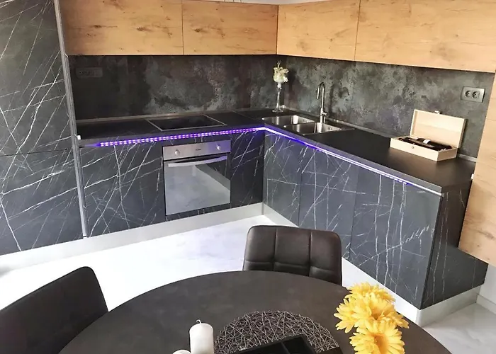 Hedonist-luxury 2 Bedroom With Private Hot Tub, Garden And Free Parking Διαμέρισμα *