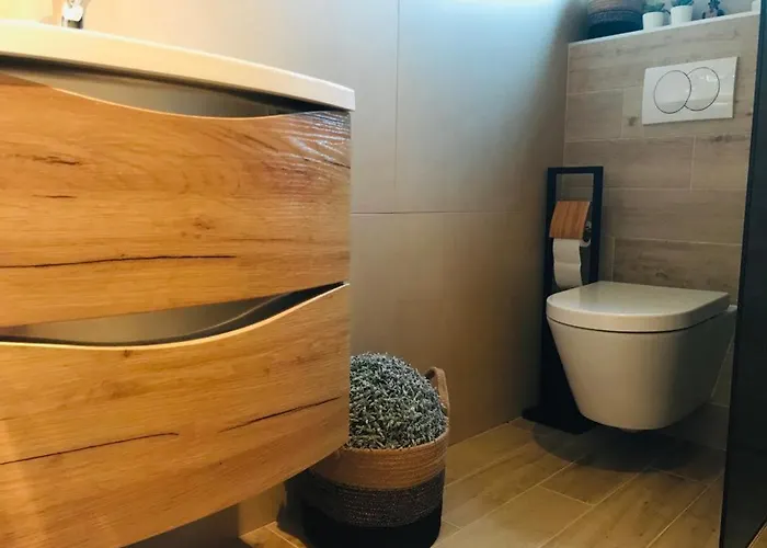 Hedonist-luxury 2 Bedroom With Private Hot Tub, Garden And Free Parking Trogir