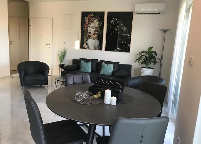 Hedonist-luxury 2 Bedroom With Private Hot Tub, Garden And Free Parking Διαμέρισμα