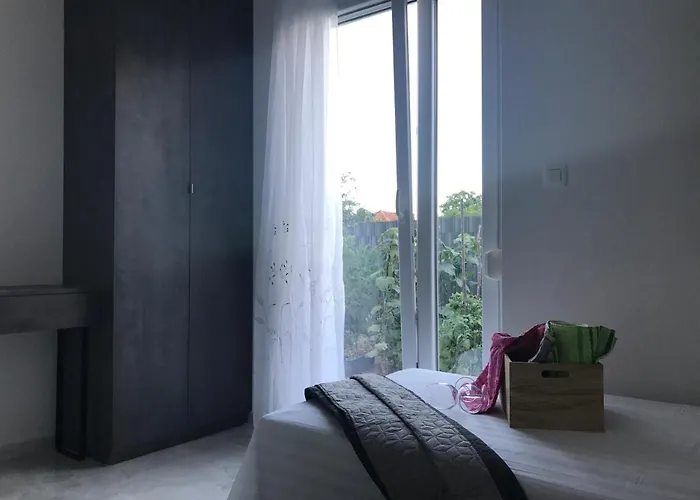 Apartamento Hedonist-luxury 2 Bedroom With Private Hot Tub, Garden And Free Parking