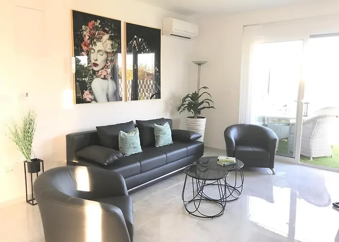 Hedonist-luxury 2 Bedroom With Private Hot Tub, Garden And Free Parking *