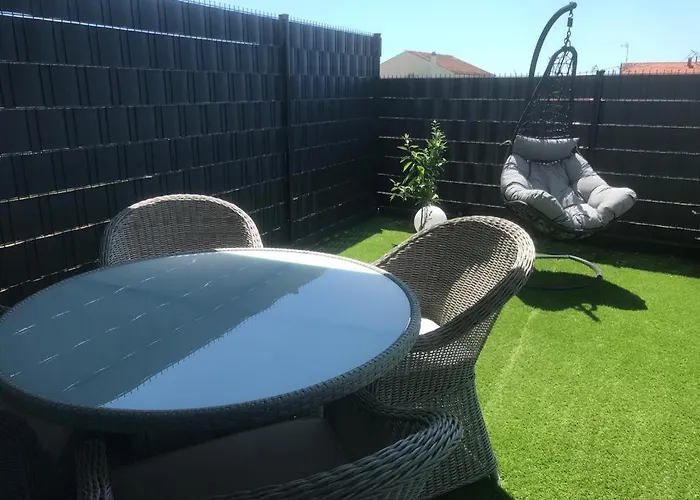 Apartman Hedonist-luxury 2 Bedroom With Private Hot Tub, Garden And Free Parking