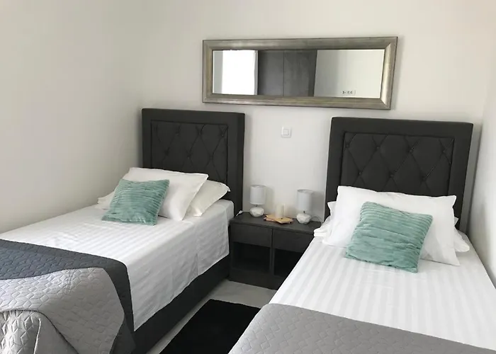 Hedonist-luxury 2 Bedroom With Private Hot Tub, Garden And Free Parking Τρογκίρ