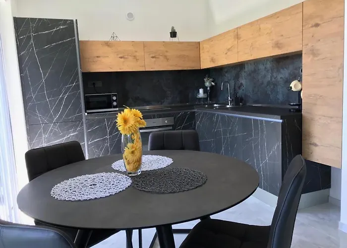 Hedonist-luxury 2 Bedroom With Private Hot Tub, Garden And Free Parking Apartamento Trogir