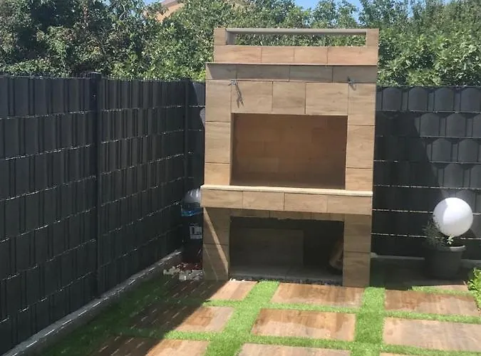Hedonist-luxury 2 Bedroom With Private Hot Tub, Garden And Free Parking Τρογκίρ