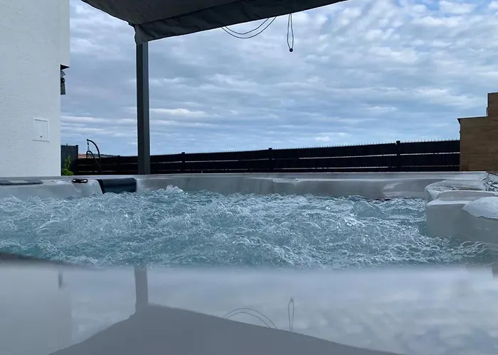 Hedonist-luxury 2 Bedroom With Private Hot Tub, Garden And Free Parking Apartamento *