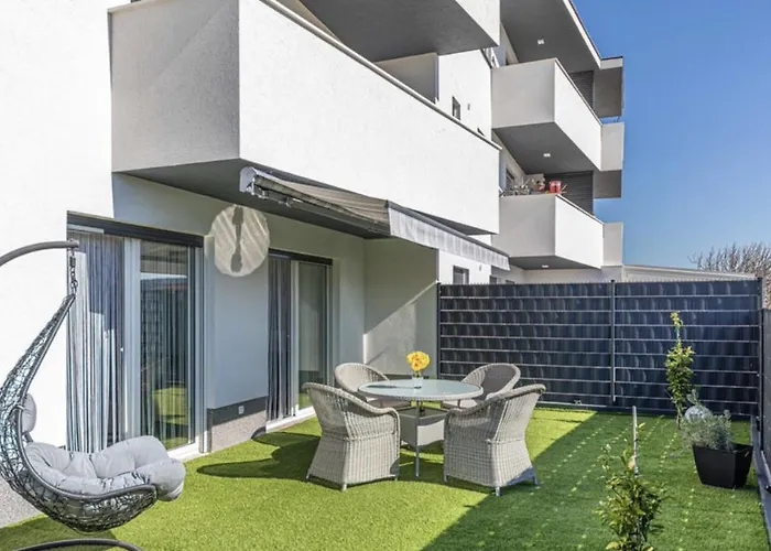Hedonist-luxury 2 Bedroom With Private Hot Tub, Garden And Free Parking Διαμέρισμα