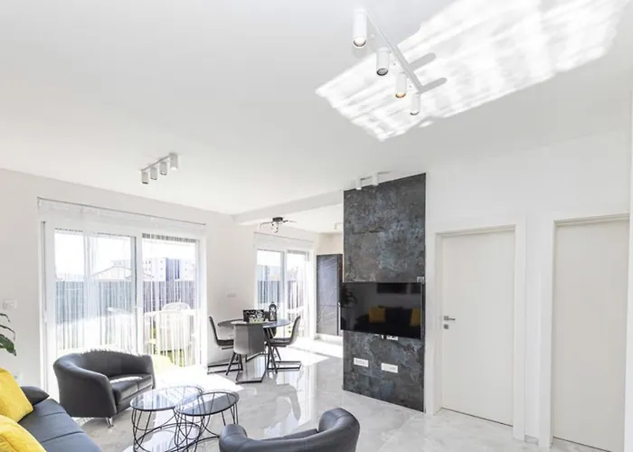 Hedonist-luxury 2 Bedroom With Private Hot Tub, Garden And Free Parking Apartamento