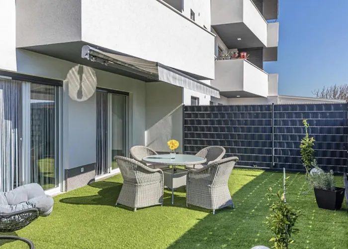 Hedonist-luxury 2 Bedroom With Private Hot Tub, Garden And Free Parking Apartamento Trogir